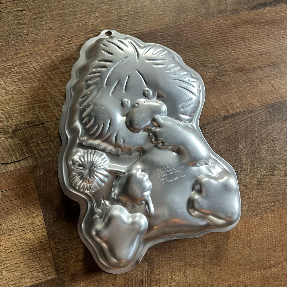 Wilton 2003 Little Suzy's Zoo Silver Aluminum Cake Pan